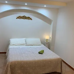 taormina-casa-la-rosa.taorminaitalyhotels.com/